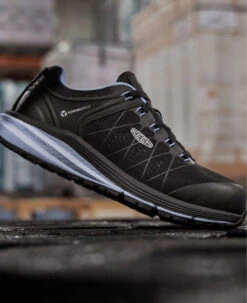 Keen Women's Vista Energy (Carbon-Fiber Toe) | Hydrangea/Black -Footique Shop 1024594 PDP RightImage