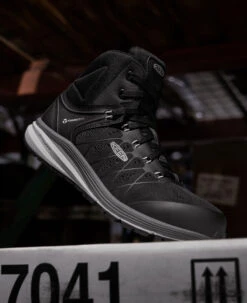 Keen Women's Vista Energy Mid (Carbon-Fiber Toe) | Vapor/Black -Footique Shop 1025220 PDP RightImage