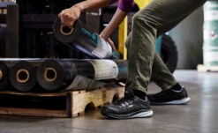 Keen Women's Vista Energy ESD (Carbon-Fiber Toe) | Hydrangea/Black -Footique Shop 1025241 PDP TopImage