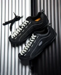 Keen Men's Jasper Sneaker X THC | Nighttime Paisley -Footique Shop KEEN M THCxJasper Lifestyle PDP Single Right 5c919dec fe4b 4261 b90f e413f6173738