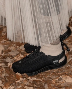 Keen Women's UNEEK High Top X HYKE | HYKE Black -Footique Shop Lifestyle3Womens 1027975