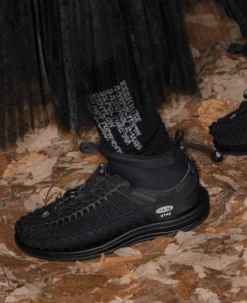 Keen Women's UNEEK High Top X HYKE | HYKE Timberwolf -Footique Shop Lifestyle3womens 1027976