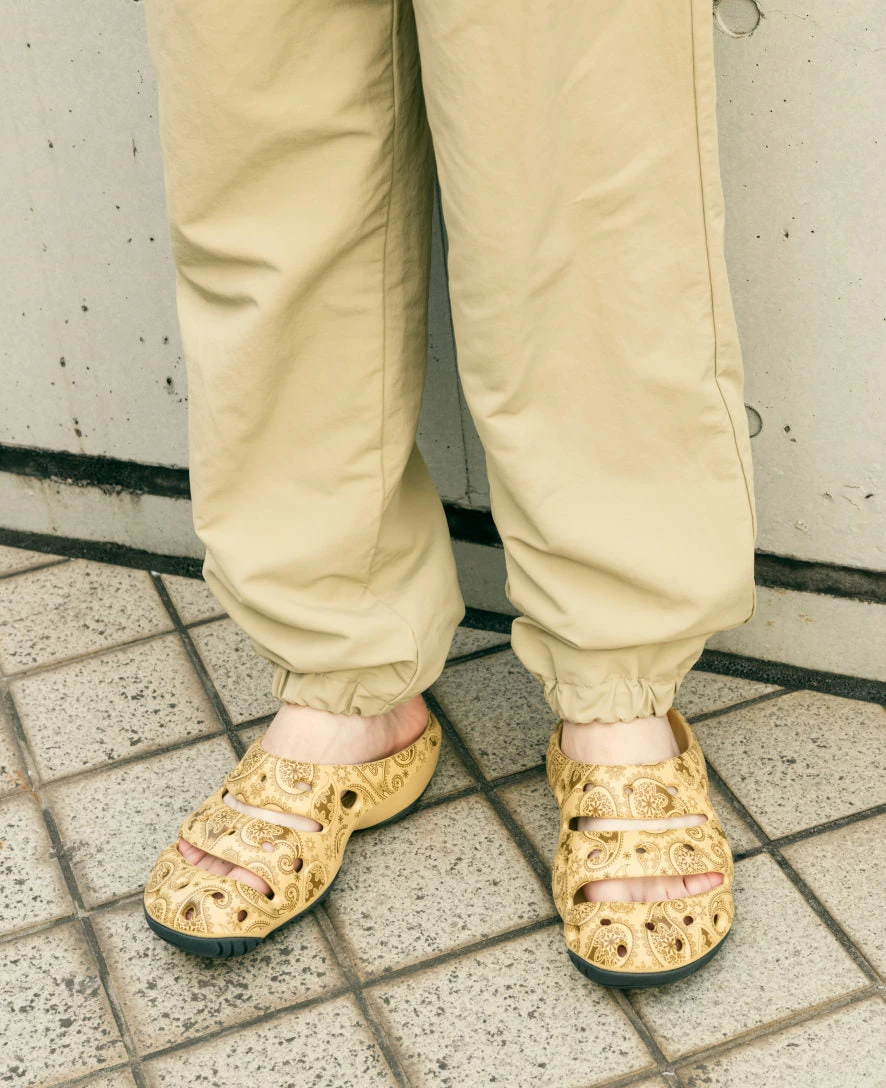 Keen Men's Yogui Arts Clog X THC | Caffe Latte Paisley 10 Keen Men's Yogui Arts Clog X THC | Caffe Latte Paisley - Image 8