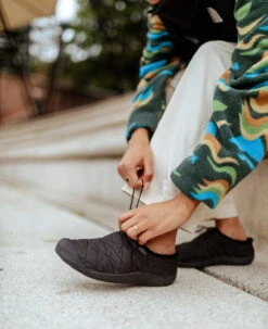 Keen Women's Howser III Slide | Dark Earth Velour -Footique Shop WHowserIIISlideLifestylePDPLeft 57a54905 91e4 4b4f af33 6b34d9bd3672