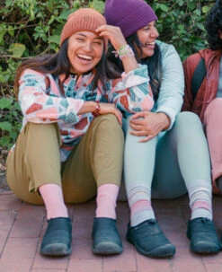 Keen Women's Howser III Slide | Dark Earth Velour -Footique Shop WHowserIIISlideLifestylePDPRight a871fe20 b203 48c4 9c7b dea7a3f4dcd1