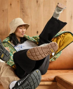 Keen Women's UNEEK Sneaker | Sea Moss/Tangerine -Footique Shop WUNEEKOGLifestylePDPRight 1